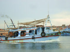 Tunisia detains 17 Egyptian fishermen for illegal fishing in its waters