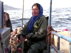 A Tunisian fisherwoman and her companion: the sea